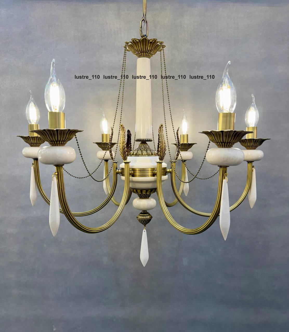 لوستر پذیرایی ویشکا سبک کلاسیک با بدنه برنج و سنگ طبیعی