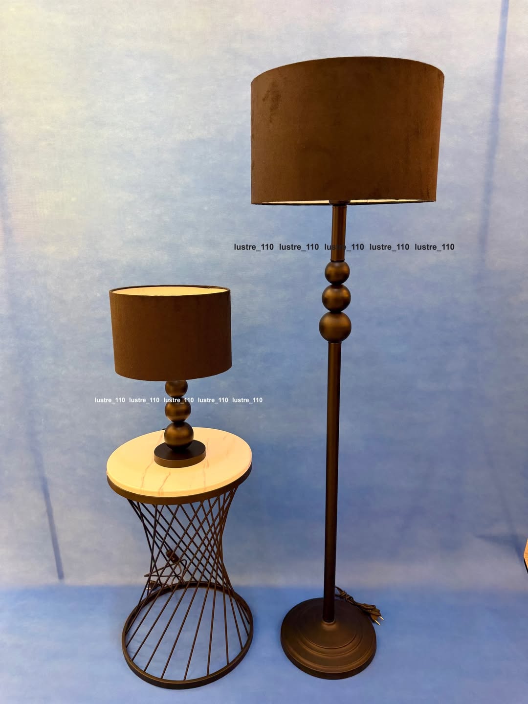 آباژور رومیزی و کنار سالنی سوفیا سبک مدرن